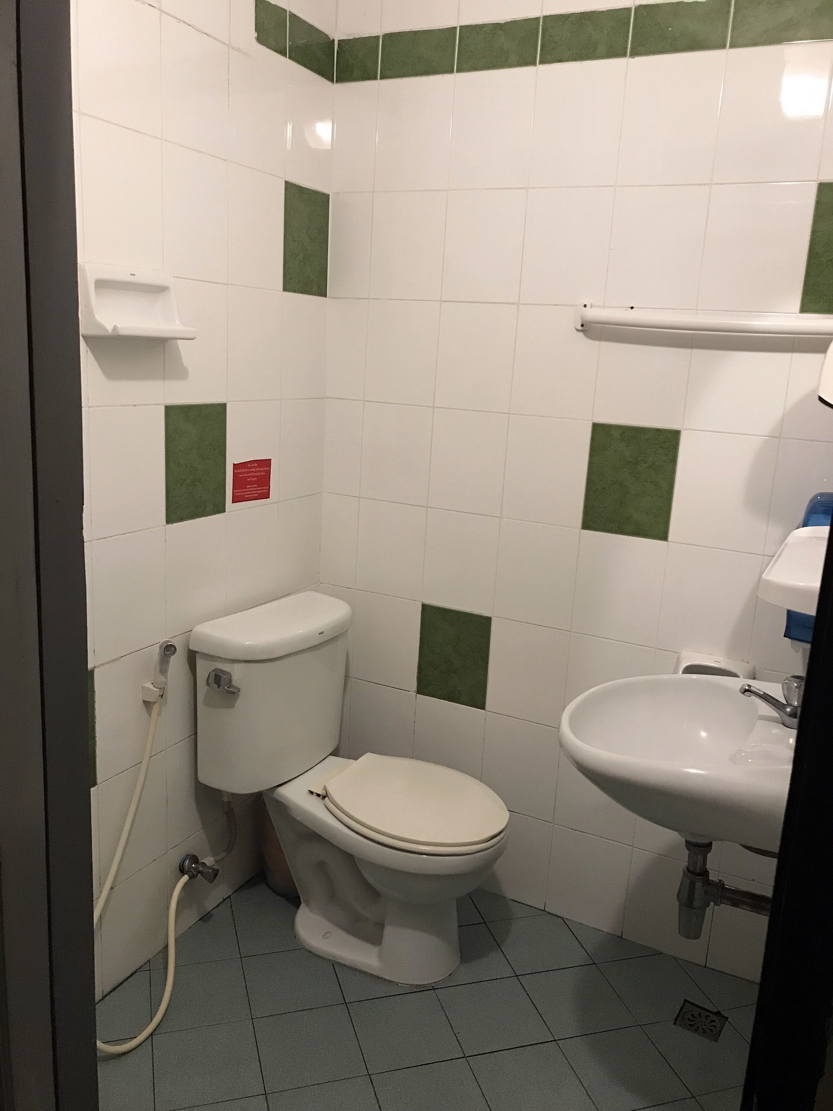 New iHouse Hotel - Hostel