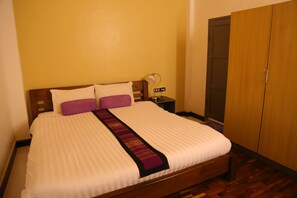 Superior Double Room - No window | Desk, free WiFi - New iHouse Hotel - Hostel (Vientiane)