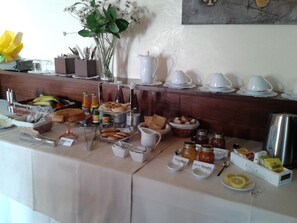 Free daily buffet breakfast