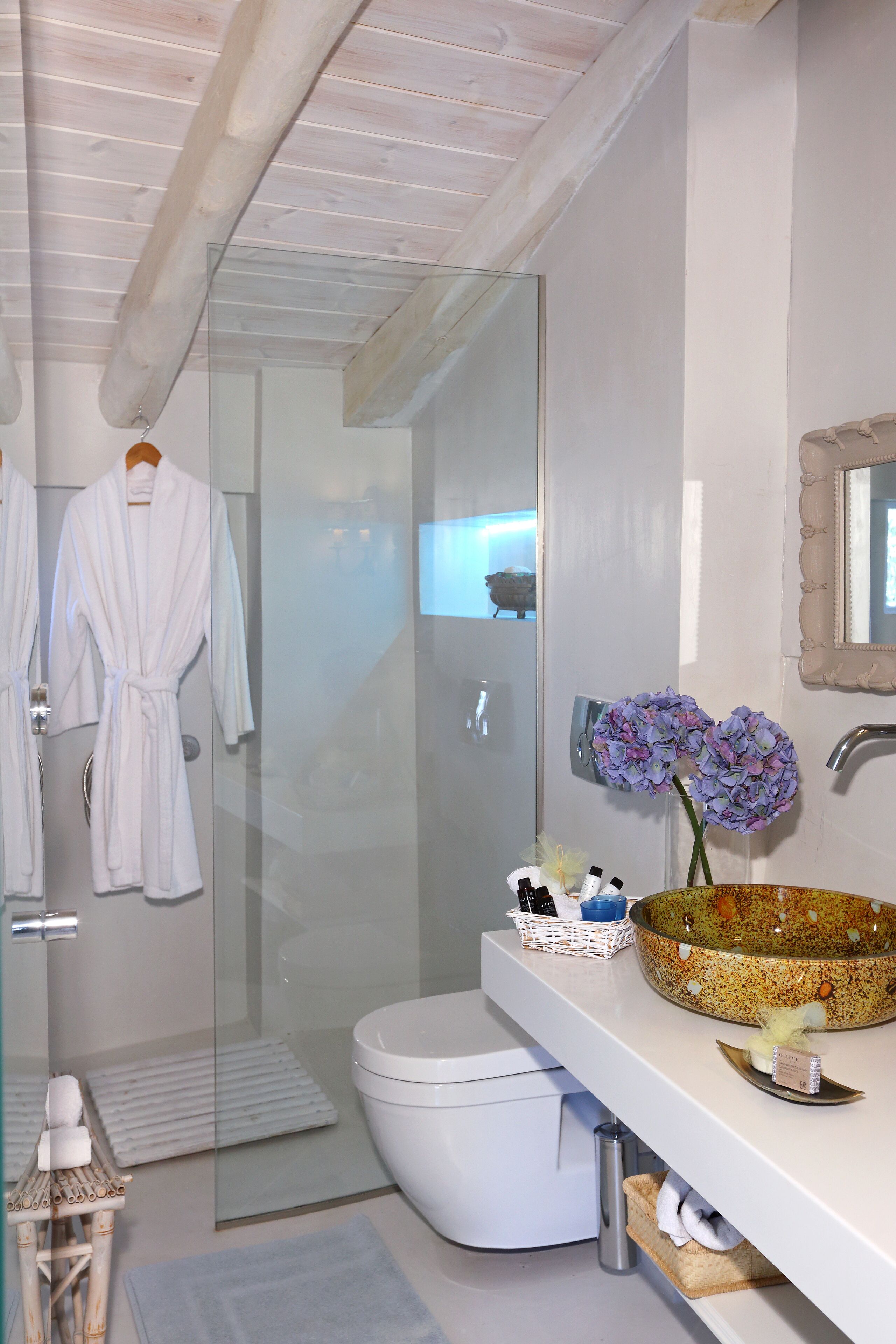 Family Room | Bathroom