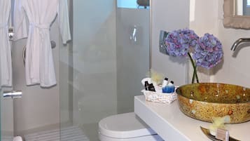 Family Room | Bathroom
