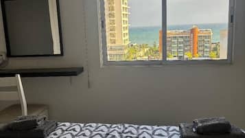 Superior,1 Bedroom, Sea View | Tallelokero huoneessa, ilmaiset vauvansängyt, ilmainen Wi-Fi