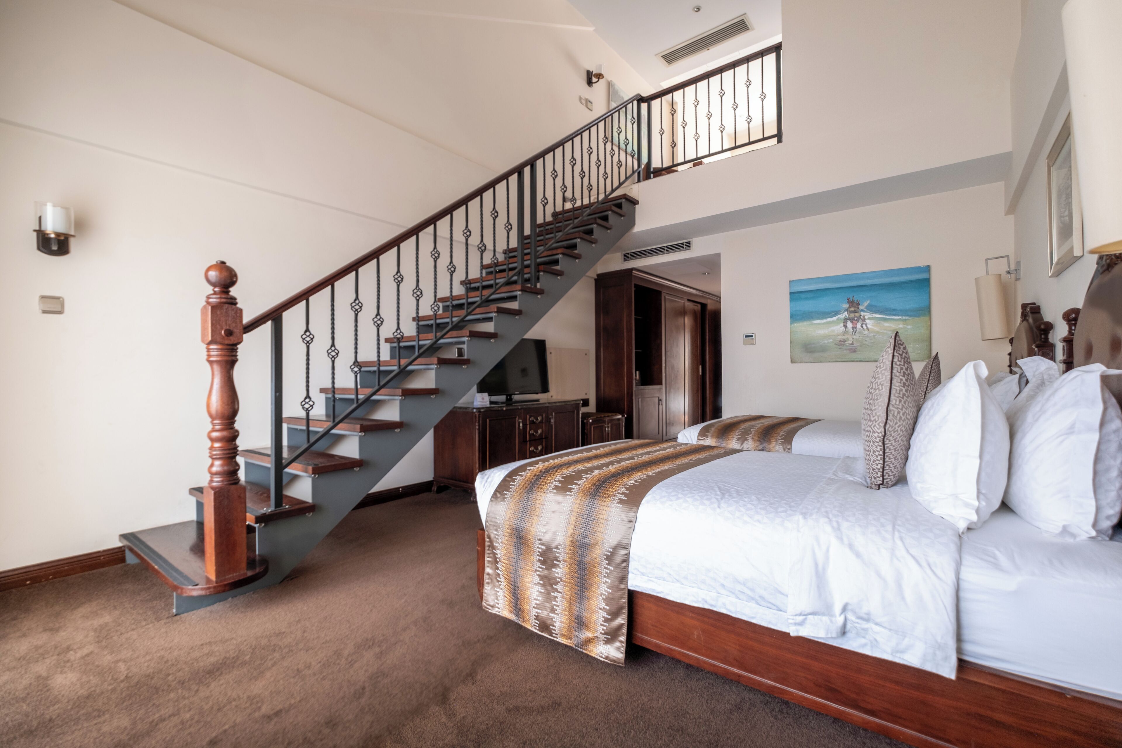 Comfort Duplex | Premium bedding, minibar, in-room safe, desk