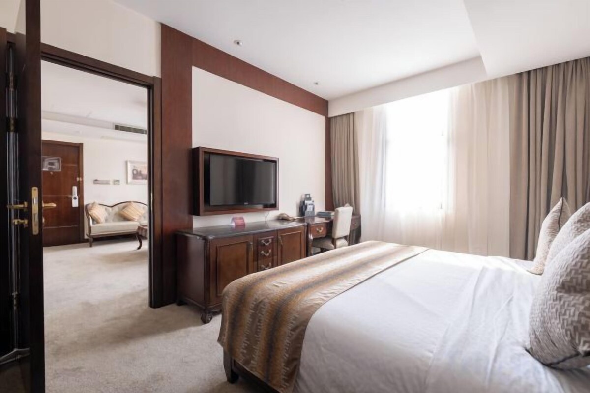 Luxe beddengoed, een minibar, een kluis op de kamer, een bureau
