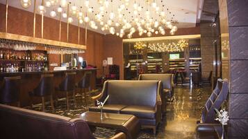 2 Bars/Lounges, Poolbar