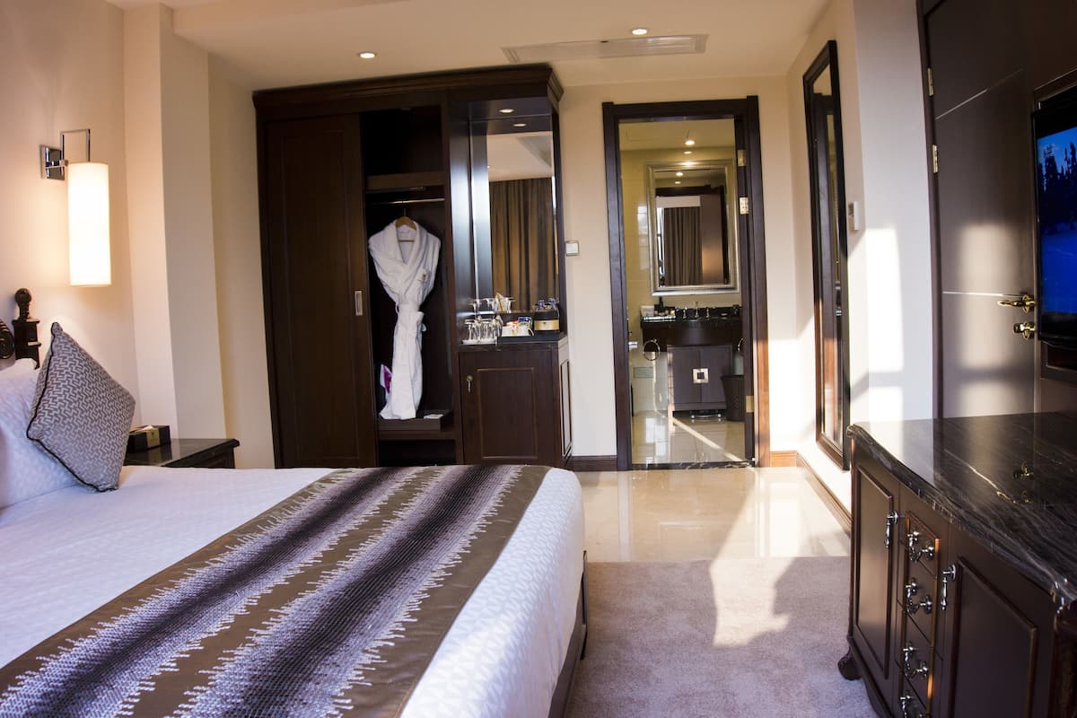 superior double room | premium bedding, minibar, in-room safe, desk