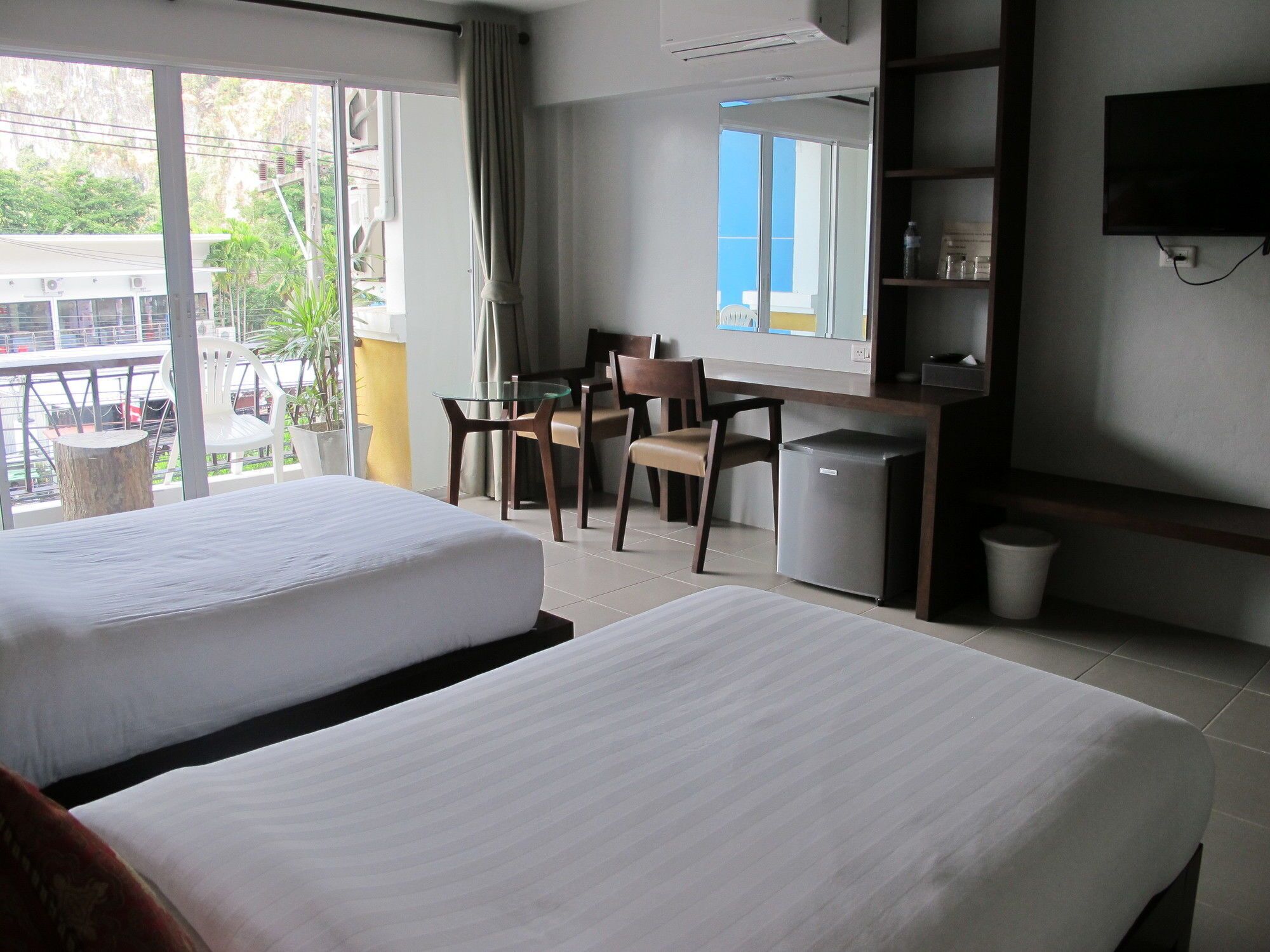 in-room safe, desk, free wifi, bed sheets