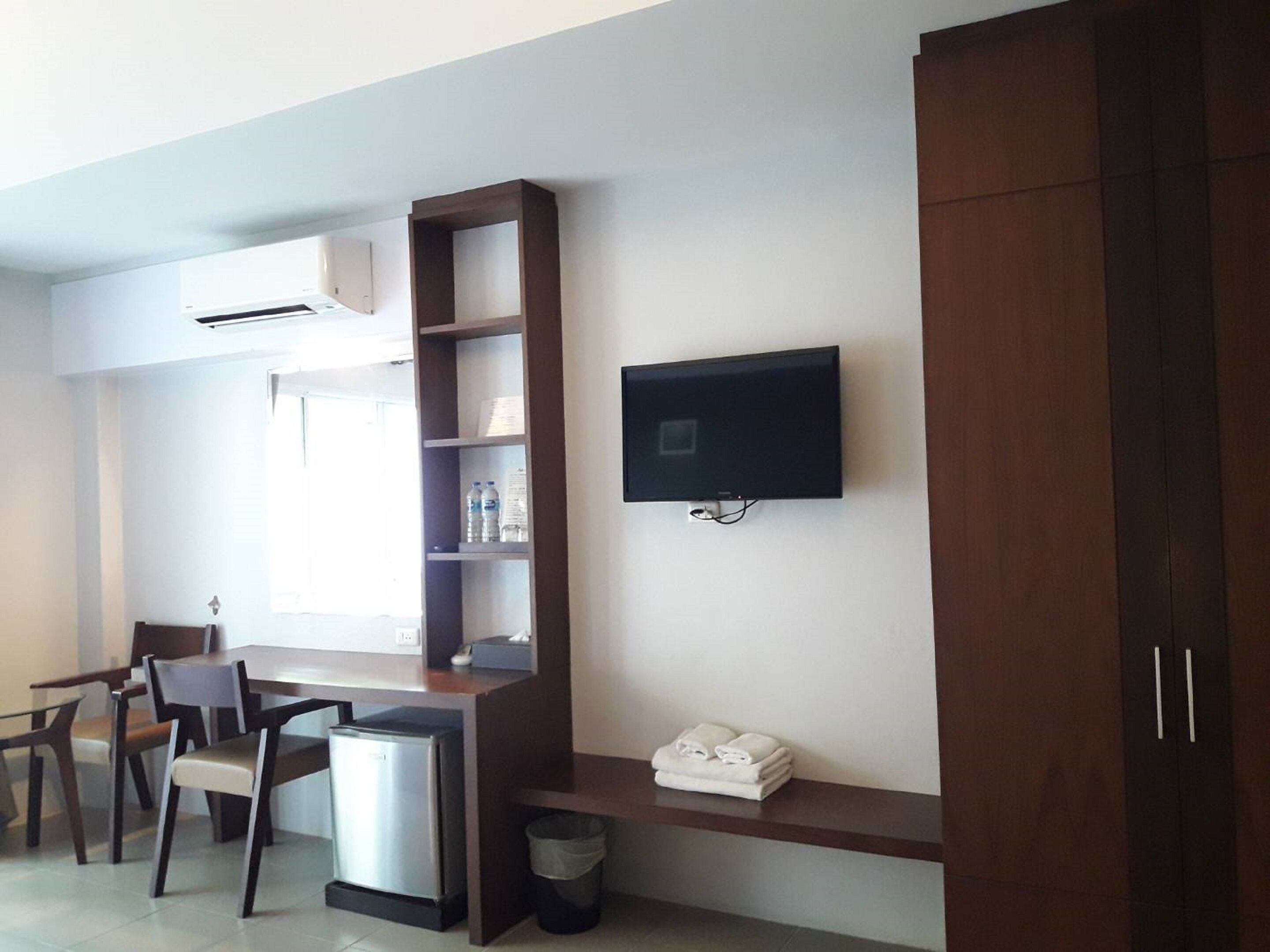 32-inch plasma tv with cable channels, tv