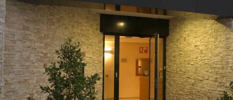 Pintu masuk hartanah