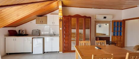 Apartment | Private kitchen | Cookware/dishes/utensils