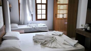 Standard Room | Cofres nos quartos, Wi-Fi (sobretaxa), roupa de cama