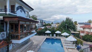 Outdoor pool, a waterfall pool, sun loungers - Naturella Apart Hotel (Kemer)