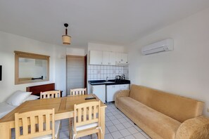 Appartement, 1 slaapkamer | Privékeuken | Kookgerei, borden en bestek