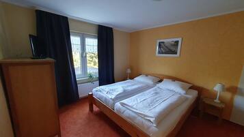 Family Room | Free cots/infant beds, bed sheets