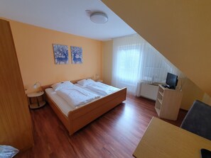 Standard Double Room | Hypo-allergenic bedding, bed sheets - Gasthaus Brauner Hirsch (Hann. Muenden)