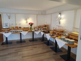 Daily buffet breakfast for a fee