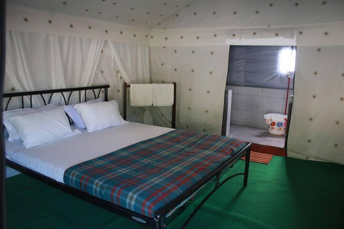 Comfort-Zelt, 1 Queen-Bett, Talblick, Bergseite