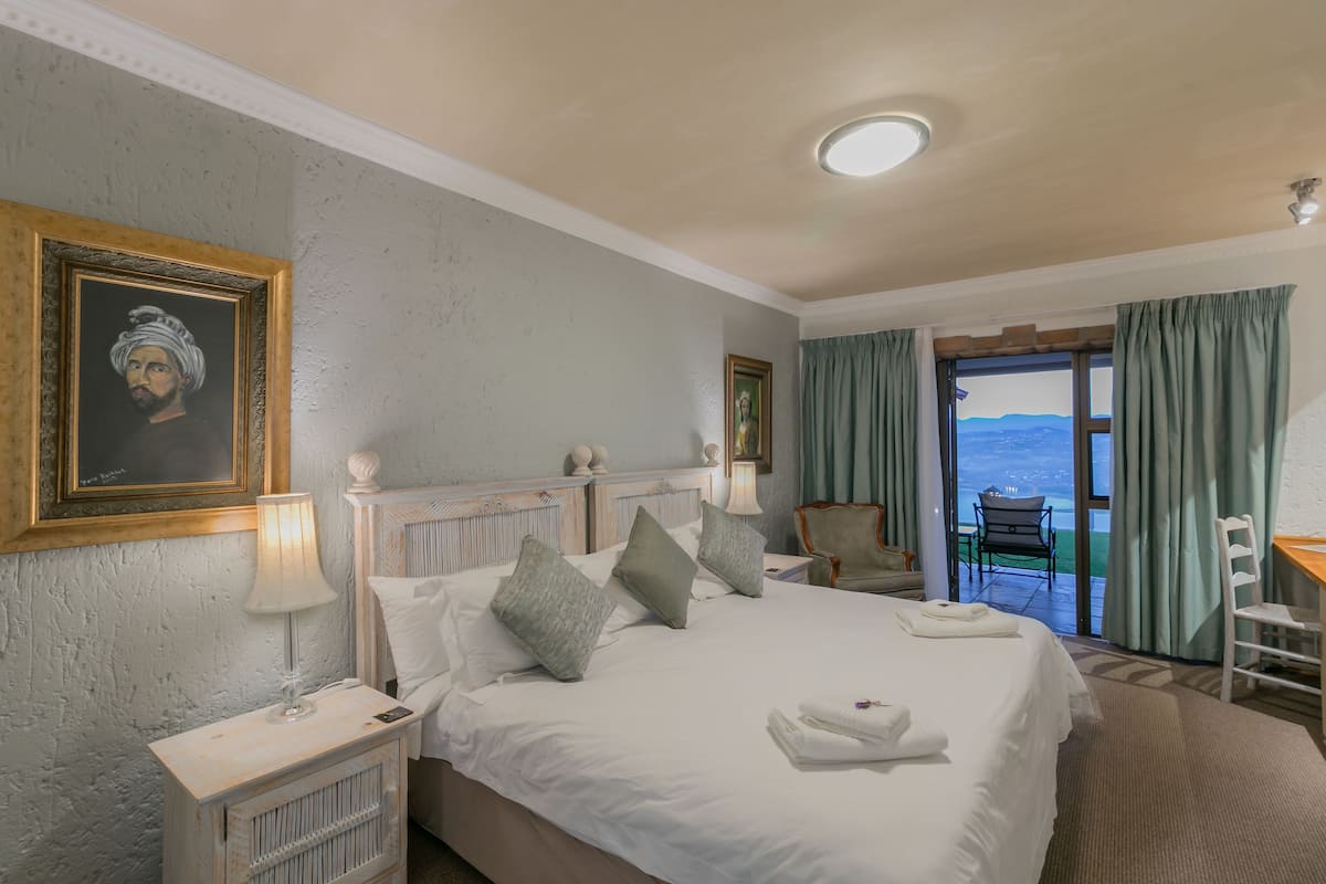 Room 3 - Standard | Egyptian cotton sheets, premium bedding, pillowtop beds, in-room safe