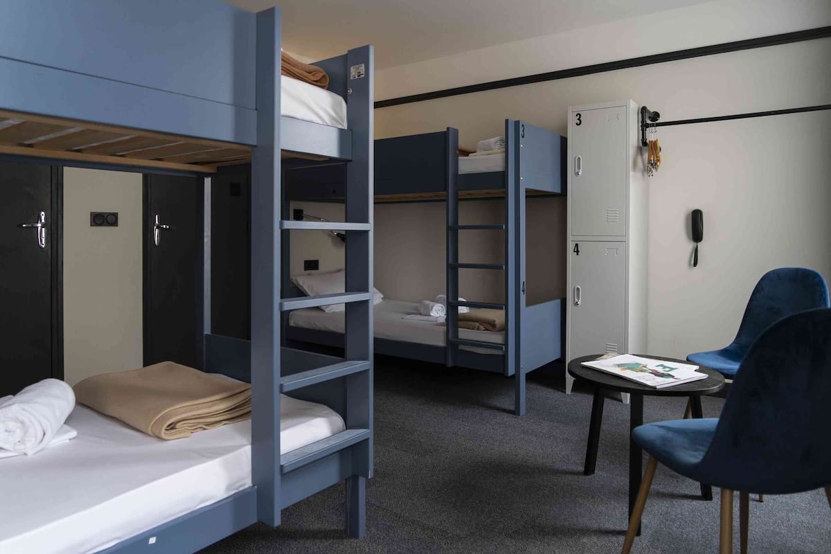 Bureau, chambres insonorisées, Wi-Fi gratuit, draps fournis