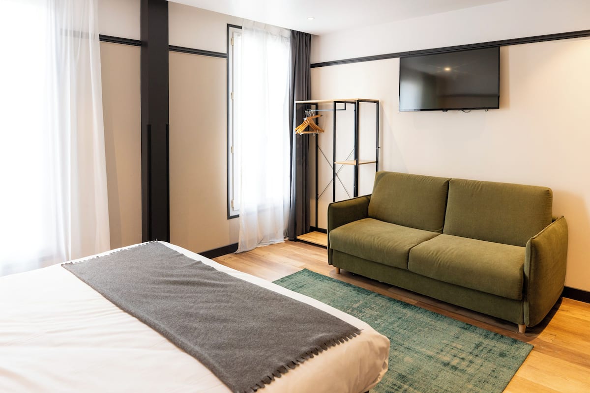 Family Quadruple Room | Desk, soundproofing, free WiFi, bed sheets