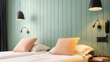 Desk, soundproofing, free WiFi, bed sheets