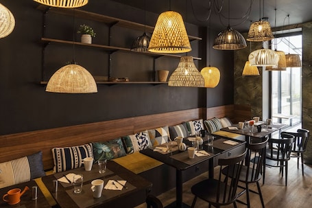 Restaurant. Hotel SUB