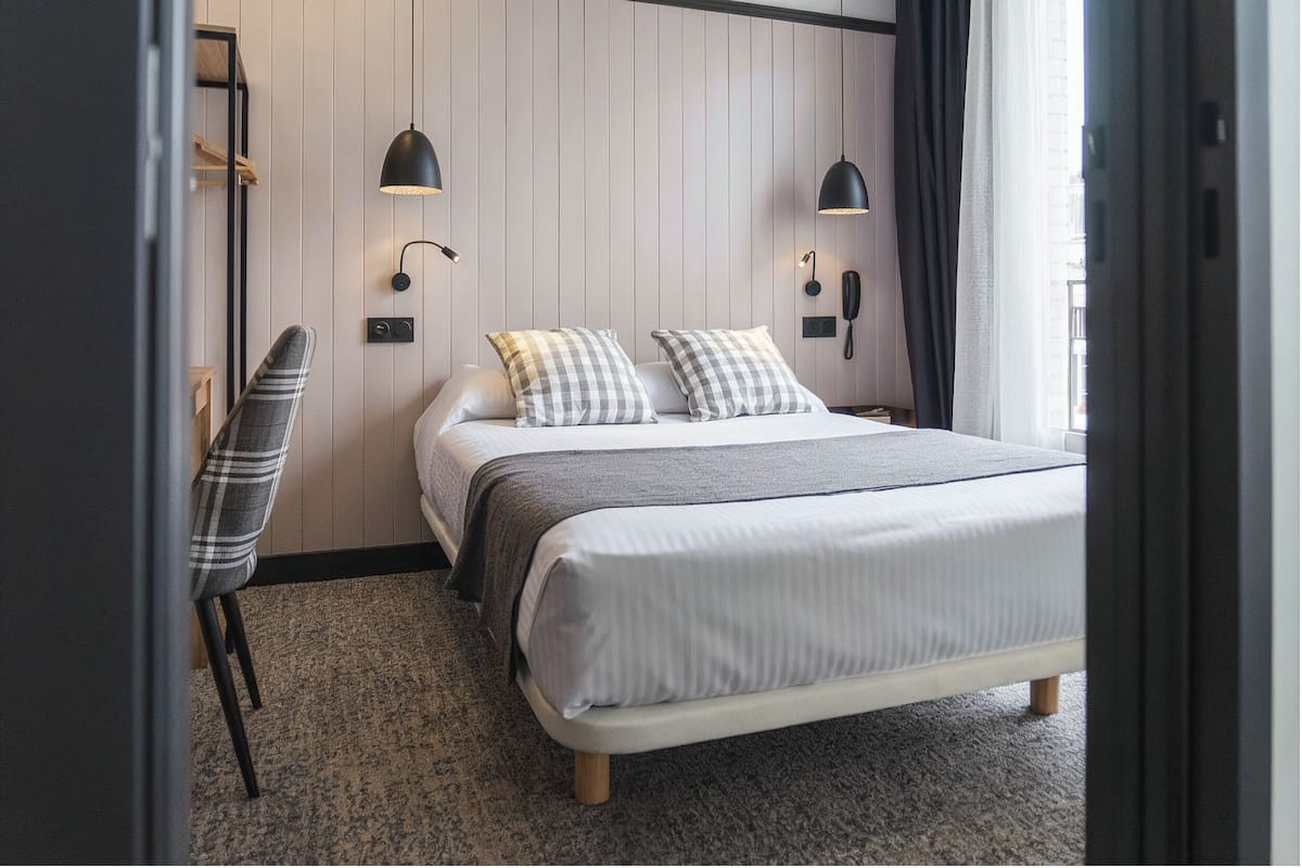 Superior Double Room | Desk, soundproofing, free WiFi, bed sheets