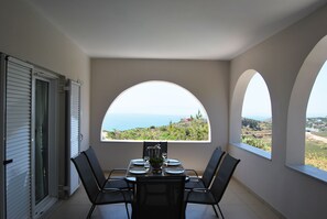 Luksussviitti, 2 makuuhuonetta | Näkymä parvekkeelta