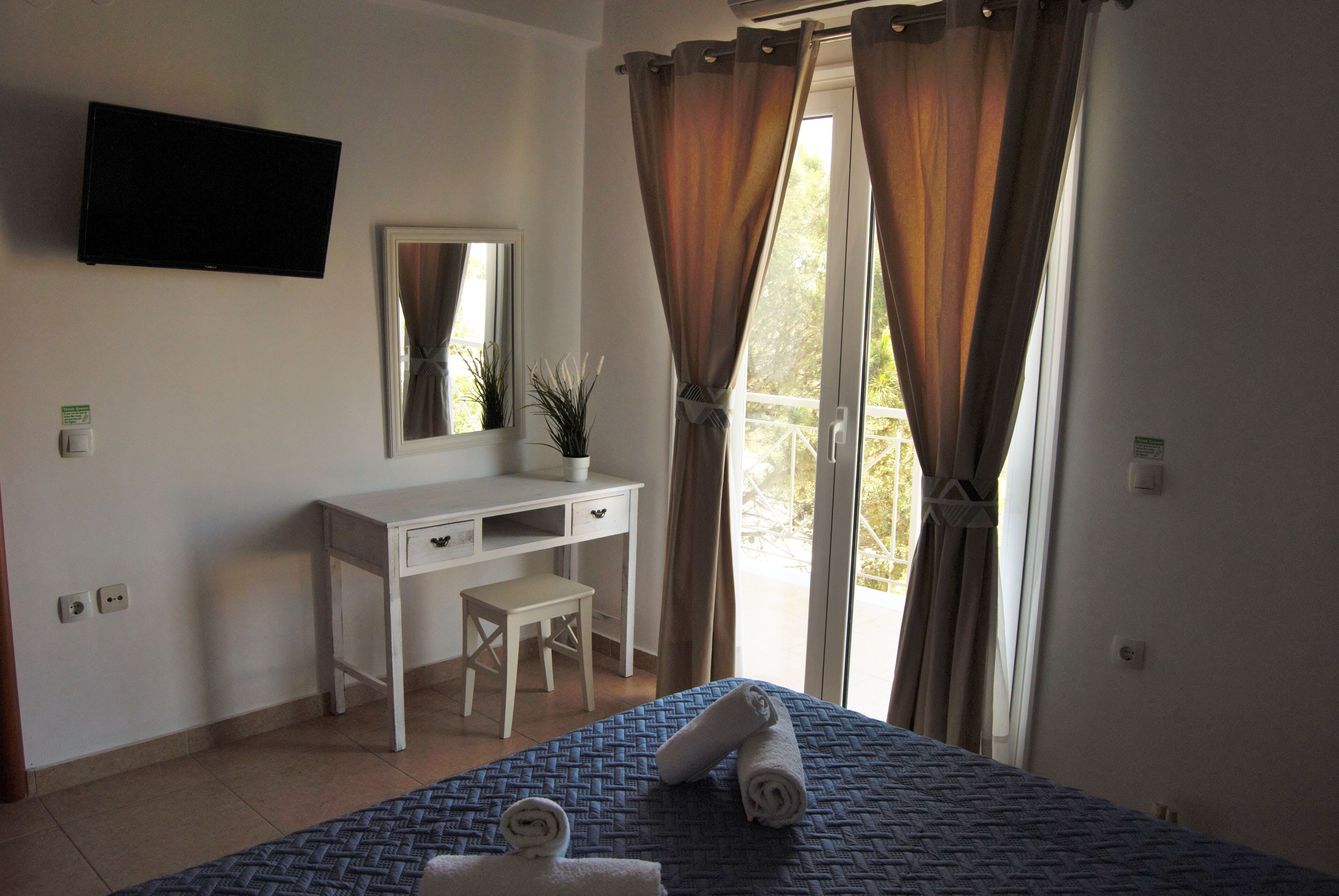 Luxury Suite, 2 Bedrooms | 2 bedrooms, premium bedding, in-room safe, desk