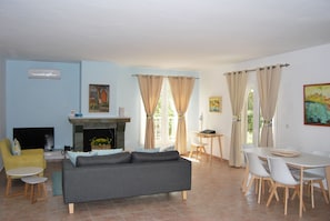 Living area - Chrysiida Luxury Suites (Chania)