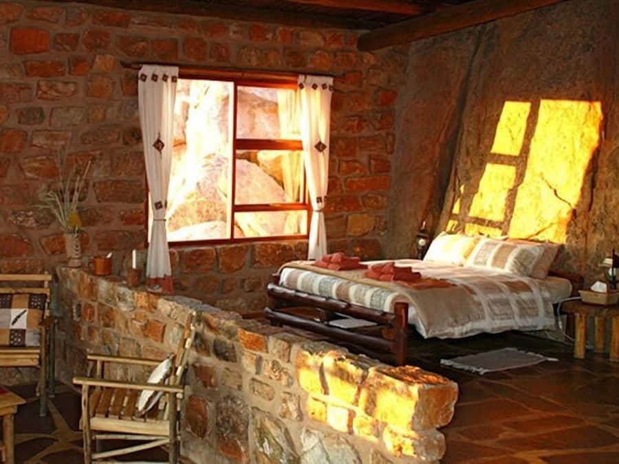 Chalet (Double Bed) | Minibaari, tallelokero huoneessa