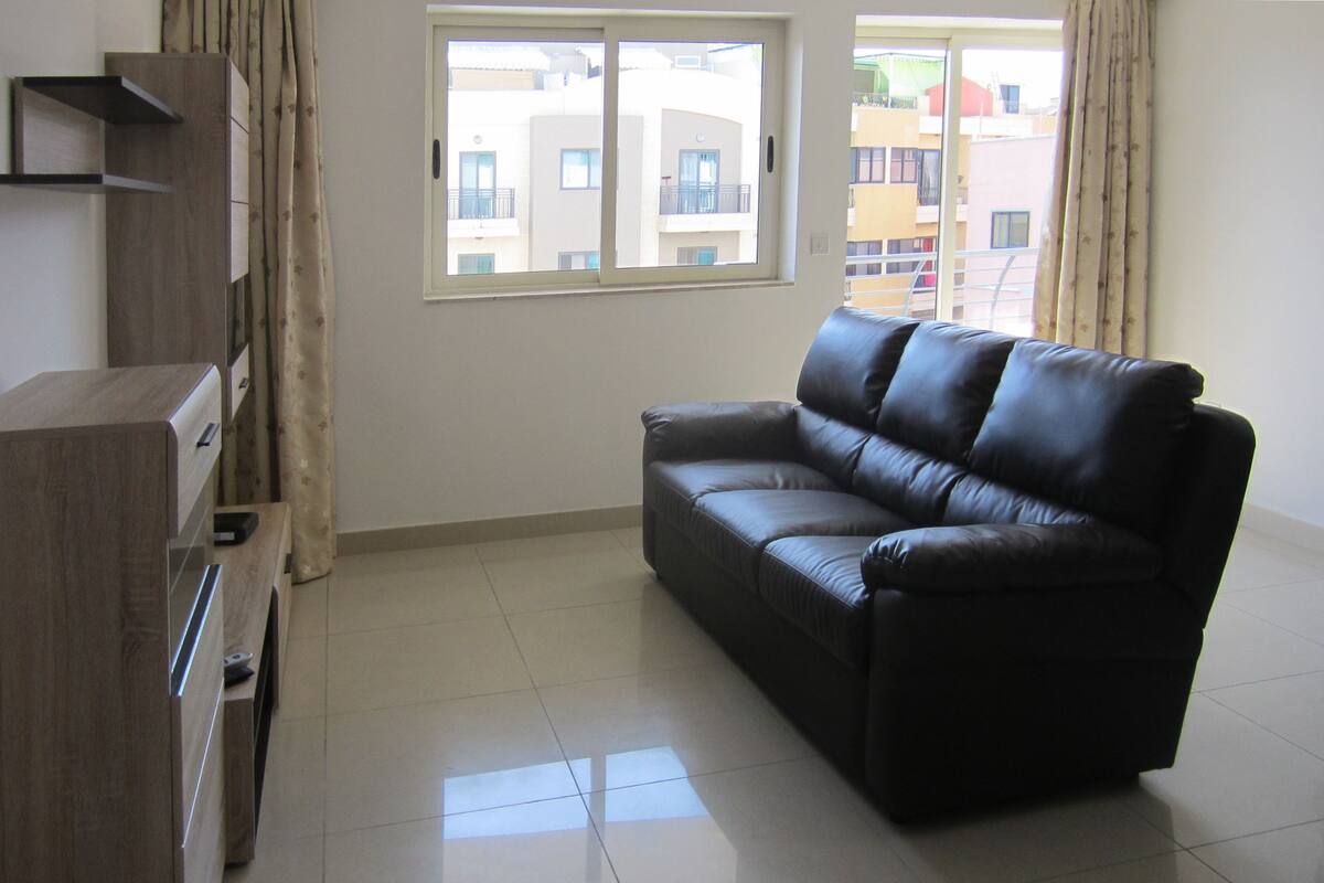 Apartment, 1 Bedroom (Triq D'Argens, Gzira) | Living room | TV