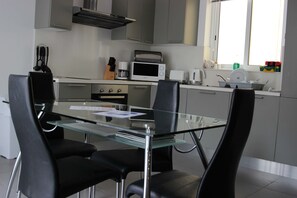 Apartment, 2 Schlafzimmer (Depiro Point, Triq Depiro, Sliema) | Individuell dekoriert, individuell eingerichtet, Schreibtisch