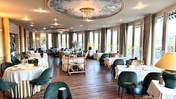 Breakfast, lunch, dinner served; local cuisine