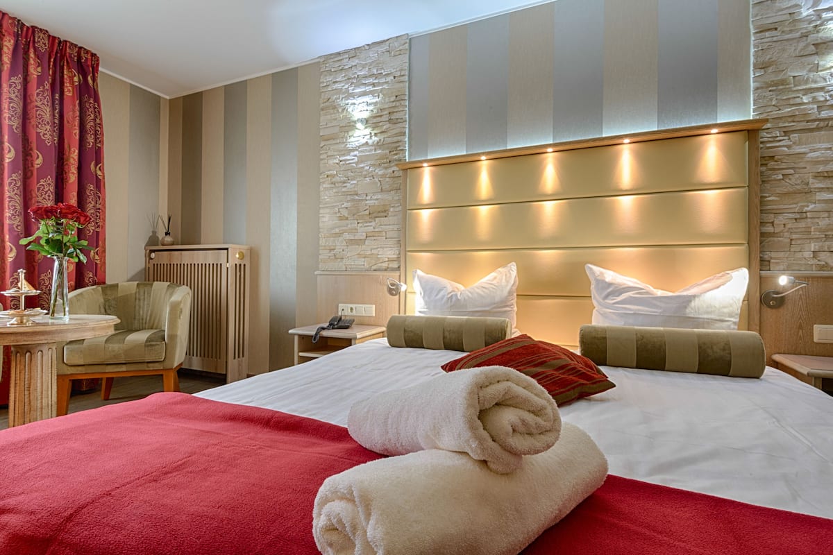 double room | 1 bedroom, minibar, in-room safe, iron/ironing board