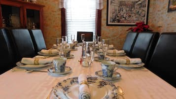 含每日全套早餐