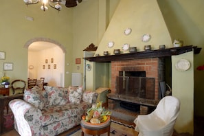 Apartment, 4 Bedrooms | Living area