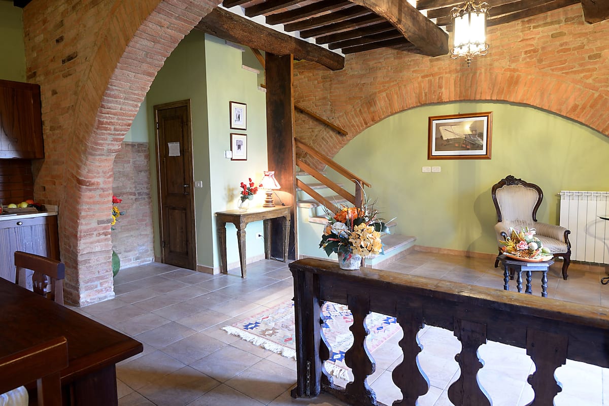 Appartamento, 2 camere da letto (3 people) | Soggiorno | TV a schermo piatto, tavolo da ping pong