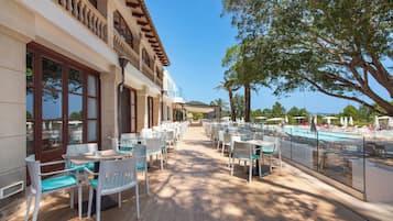 Bar im Pool
