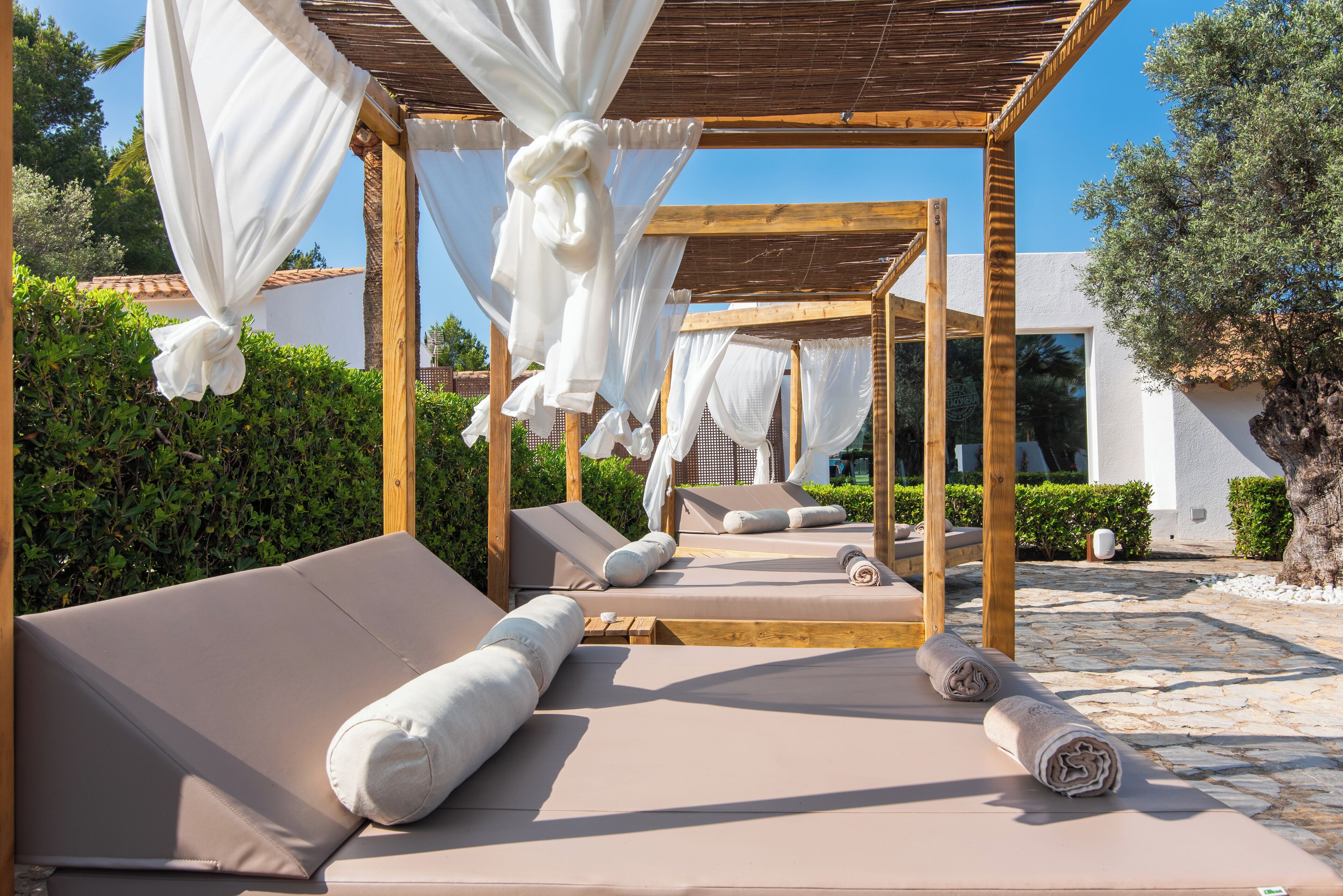 Piscina a l'aire lliure i gandules 