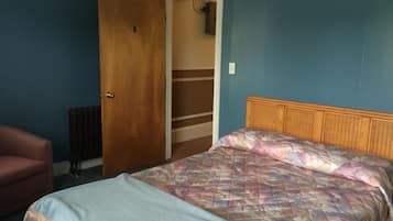 Standard Room, 1 Queen Bed | Free WiFi, bed sheets