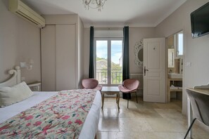 Quarto casal ou duplo superior | Roupas de cama premium, cofres nos quartos, escrivaninha