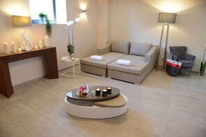 Couples treatment room(s), hot tub, steam room, body treatments
