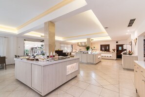 A spacious kitchen with a large island, modern appliances, and ample counter space. - Baviera Hotel (Capdepera)