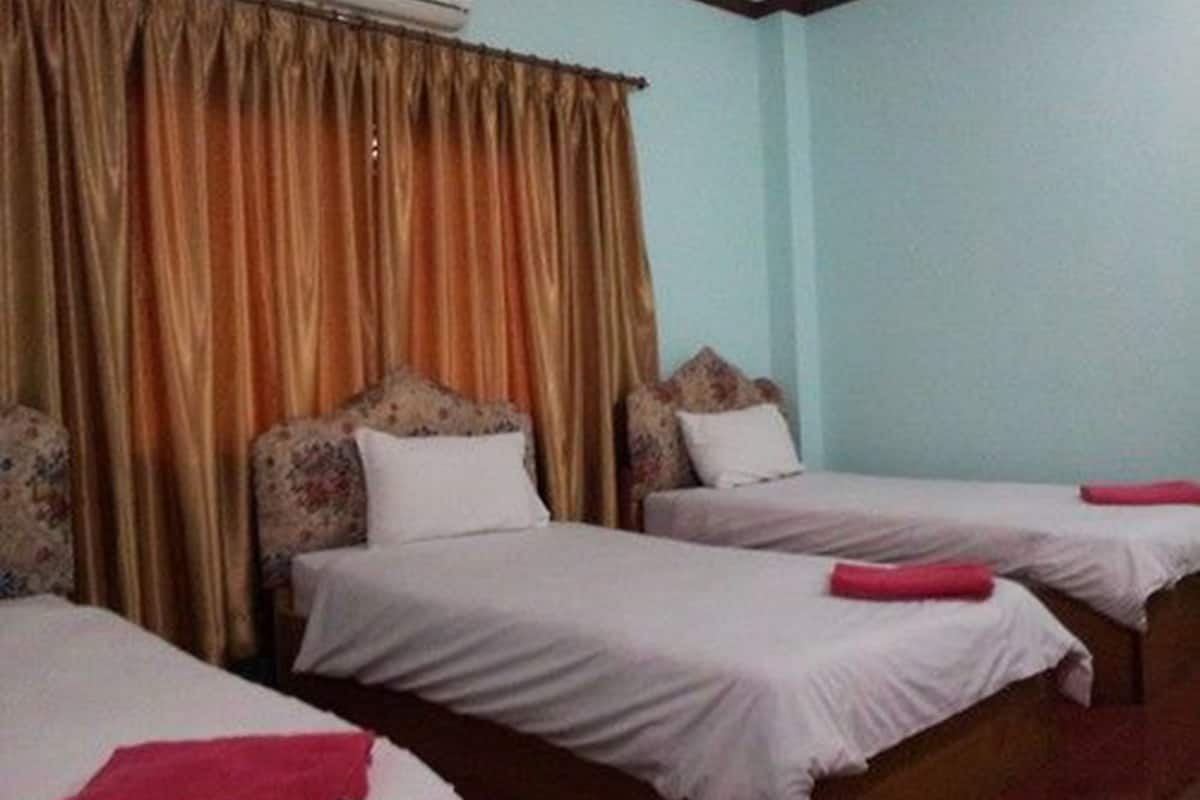 Classic Triple Room, 3 Single Beds | Desk, rollaway beds, free WiFi
