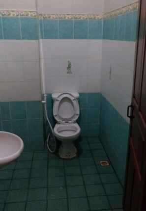 Ducha, artículos de tocador gratuitos, toallas