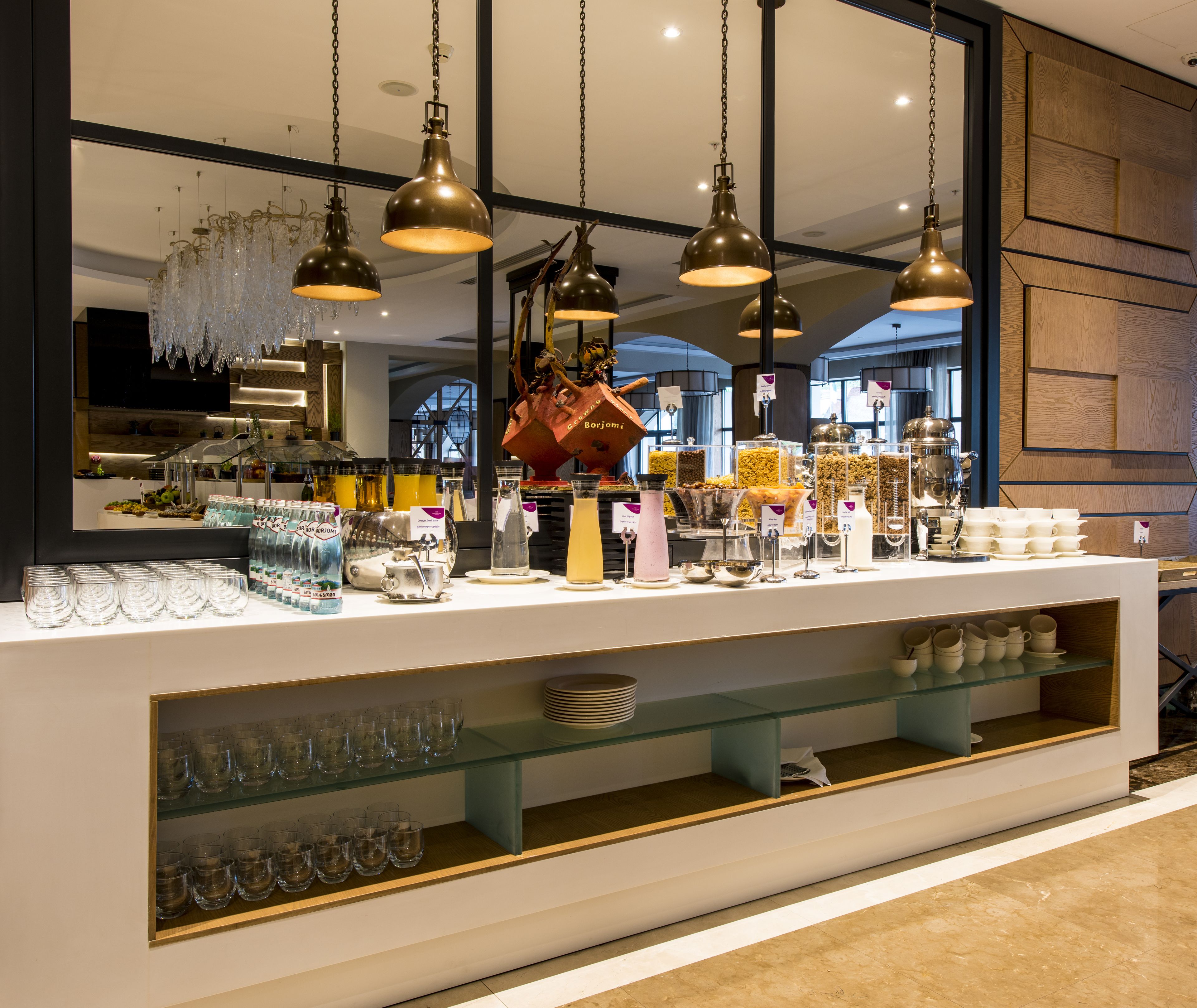 Petit déjeuner buffet servi tous les jours en supplément