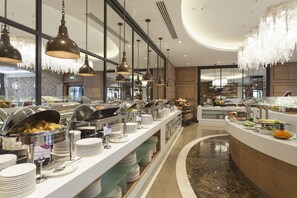Daily buffet breakfast (USD 25 per person)