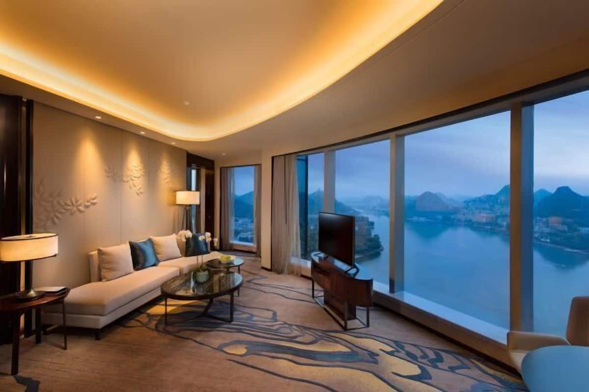 Sala de estar | Televisión LCD de 42 pulgadas con canales vía satélite y televisión