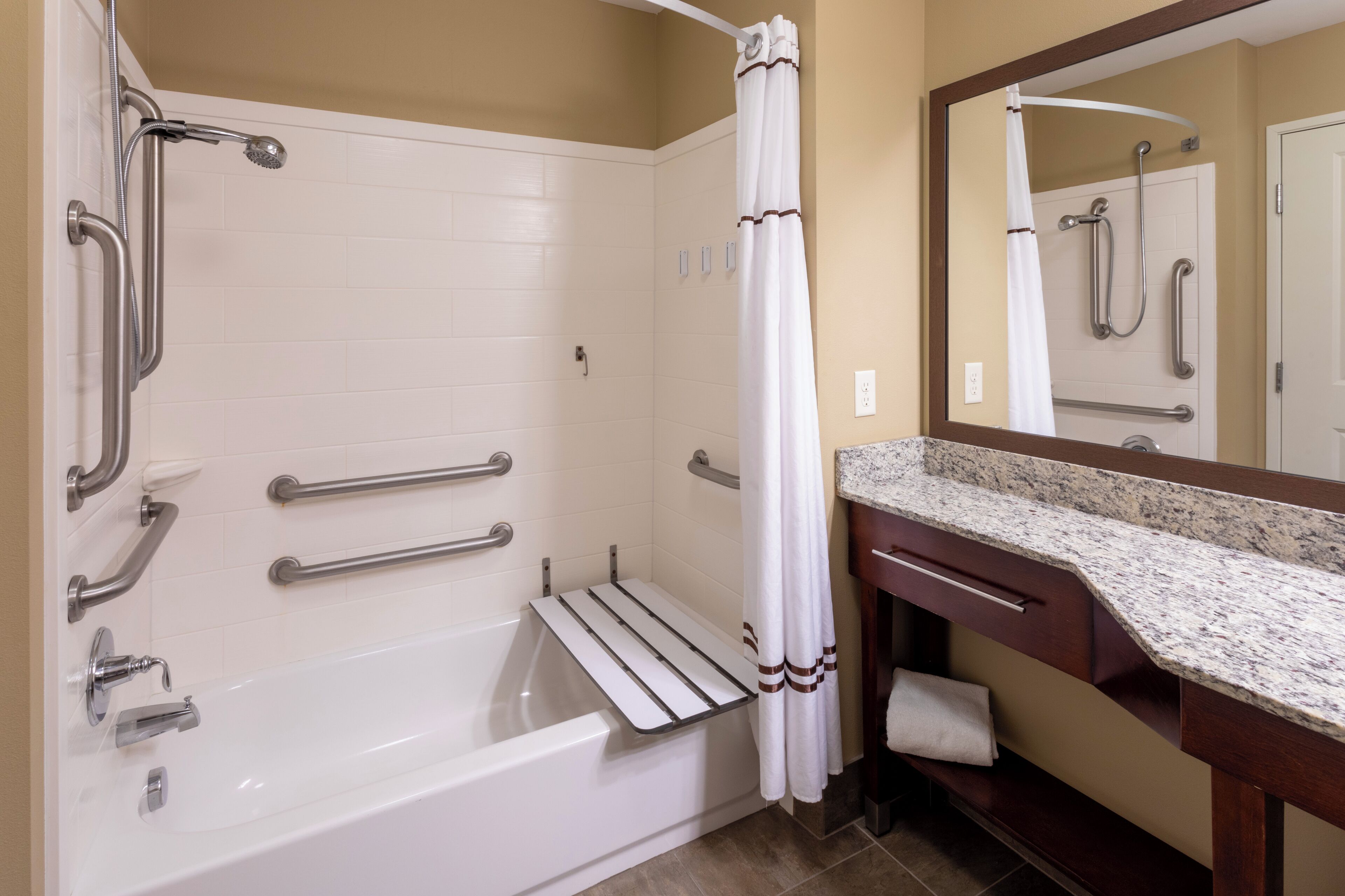 combined shower/bathtub, free toiletries, hair dryer, towels